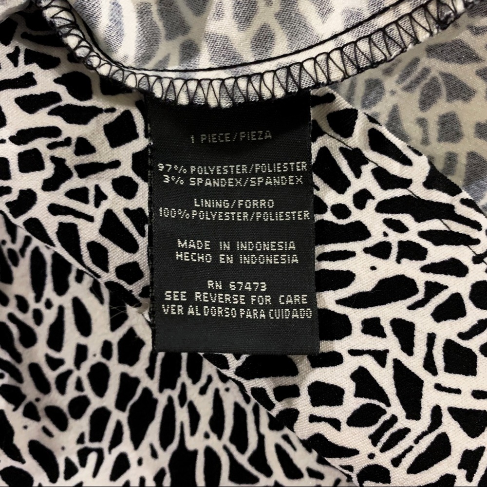 Black and White Pattern Dress - Picture 11 of 11